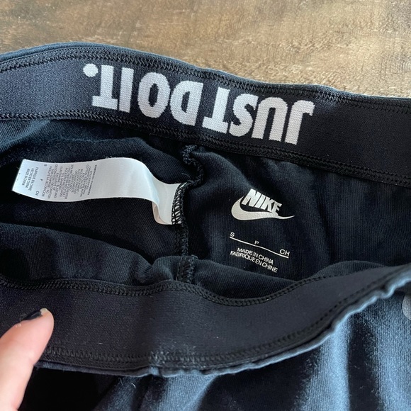 Small Nike Leggings - Picture 2 of 4
